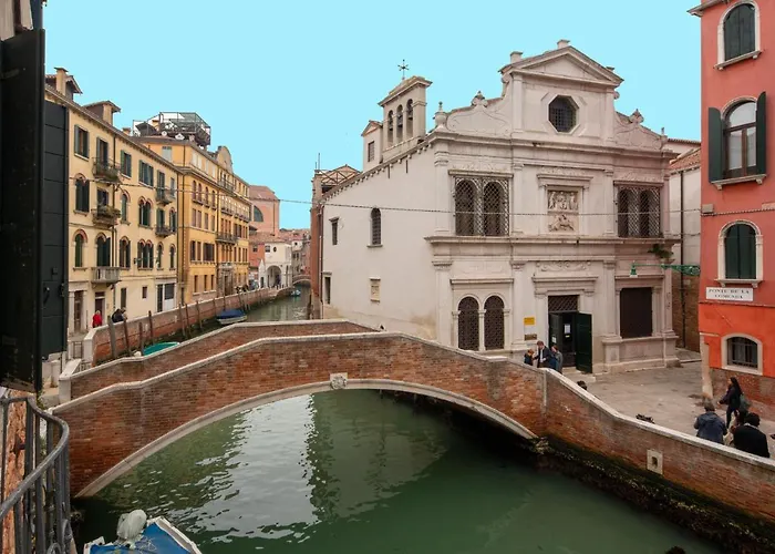 Ca Dei Dalmati - The Blue Canal View