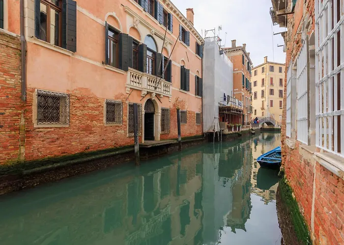 Ca' San Giacomo Canal View